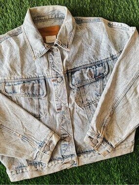 Vintage Acid Wash Cropped Denim Jacket